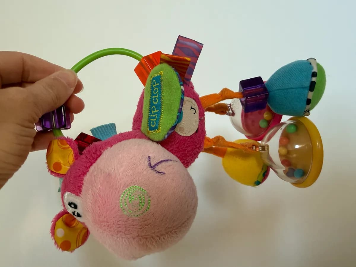 Playgro Clip Clop Rassel Pferd Rot - Bild 1