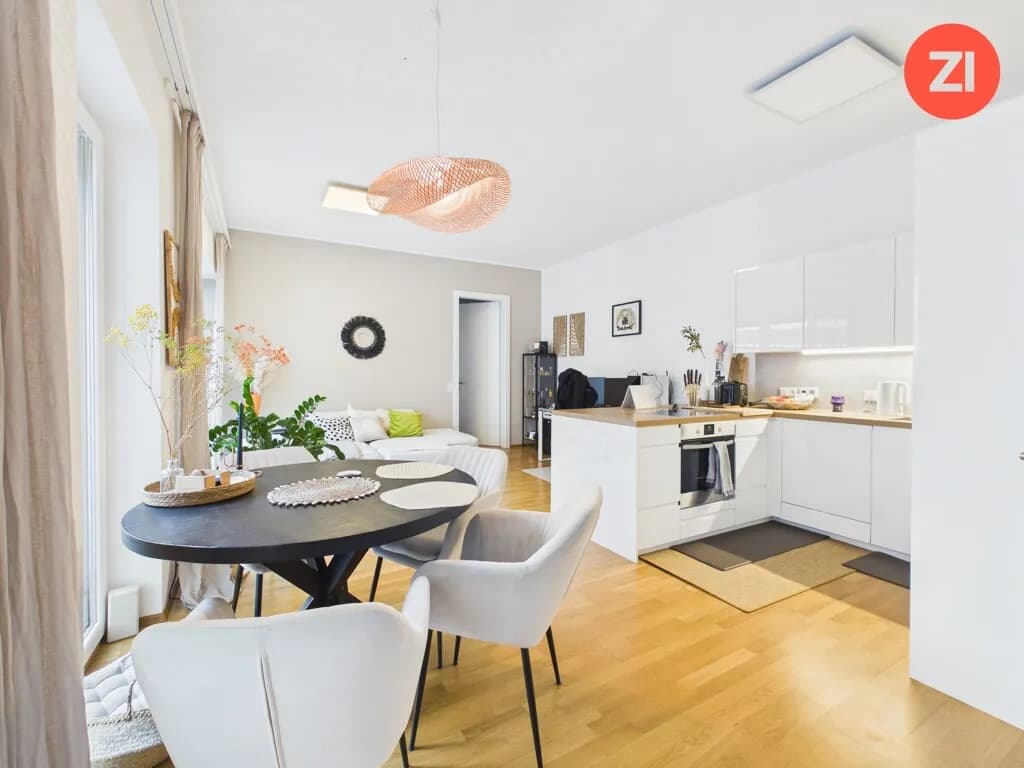 Stilvolle 2-Zimmer-Wohnung mit Garten und Terrasse in zentraler Lage - Bild 1