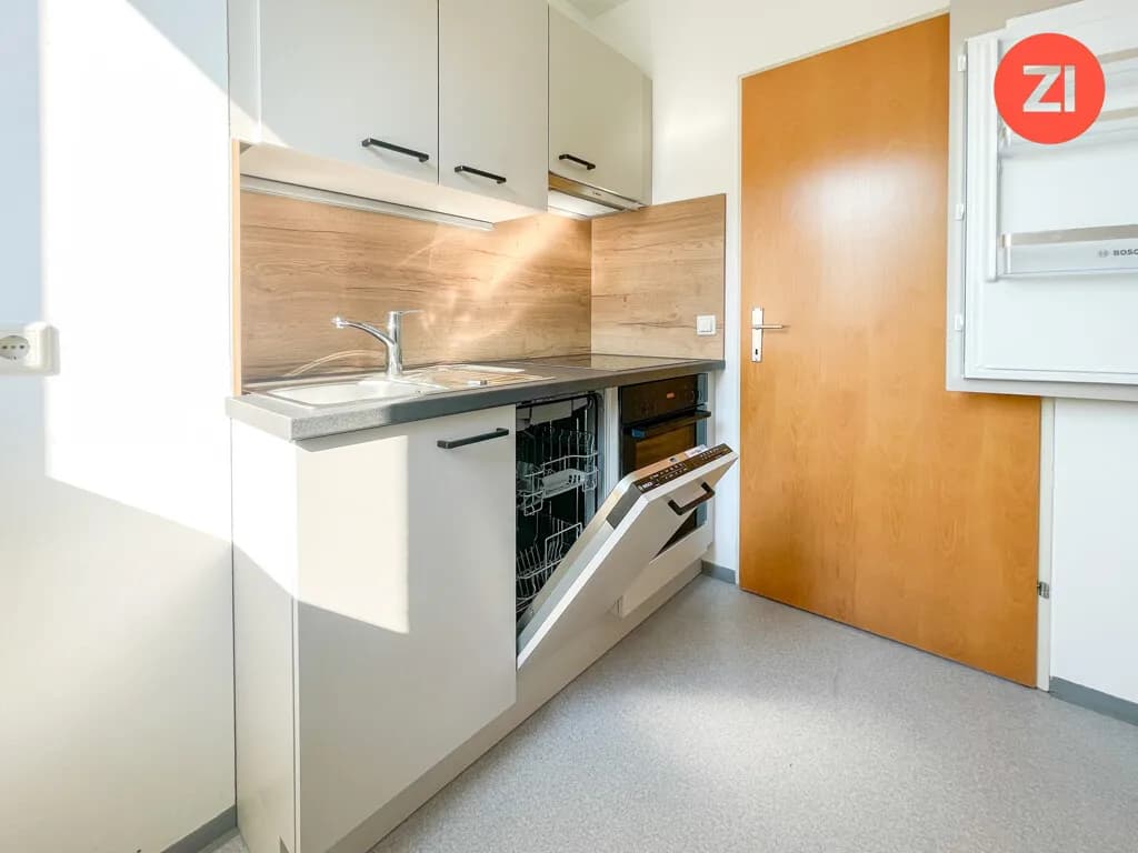 Tolle 3- Zimmer Wohnung inkl. Loggia und Stellplatz! Einbau einer Küche möglich - Bild 1