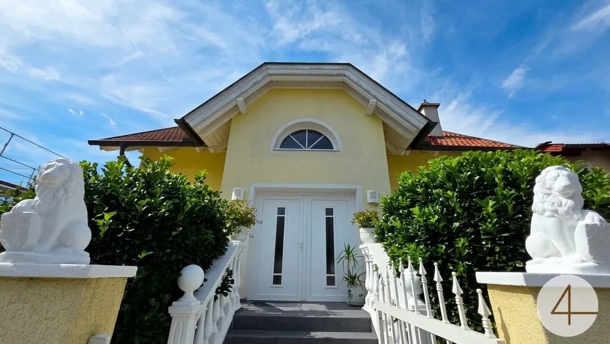 Wohnen mit Stil – Exklusives Einfamilienhaus mit traumhaftem Garten