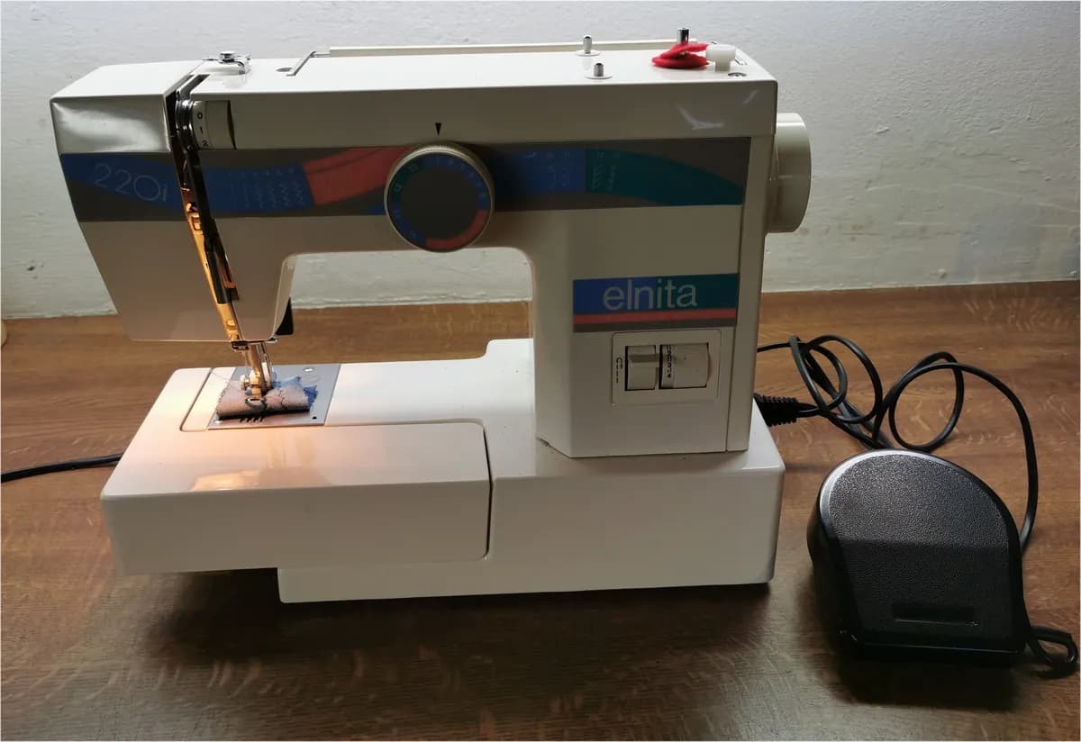 ELNA  Nähmaschine 3002