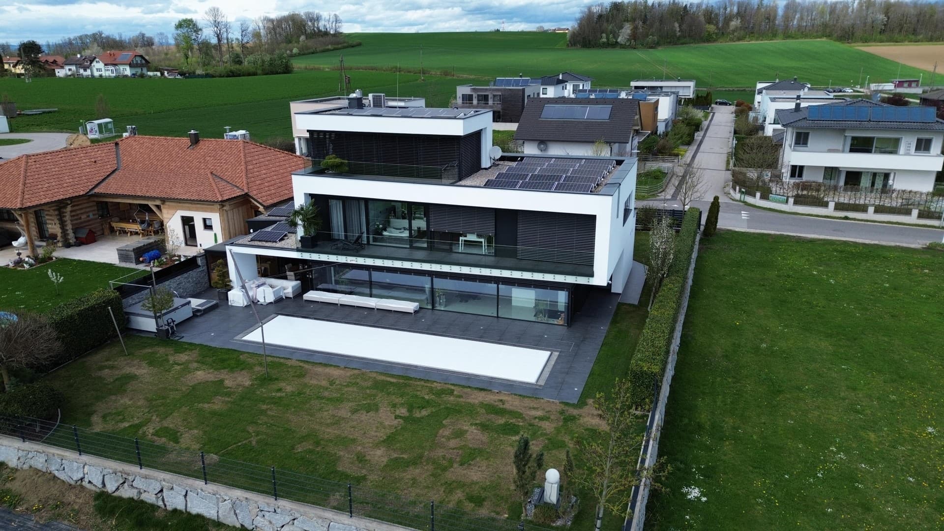 Moderne High-Tec-  Villa   mit Gebirgsblick - unverbaubar        - rasch verfügbar  !! - Bild 1