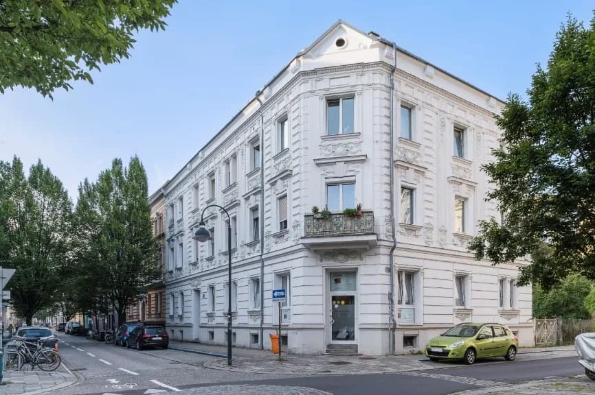 EHRWÜRDIGES, DENKMALGESCHÜTZTES ZINSHAUS
AM LINZER SÜDBAHNHOFMARKT - Bild 1