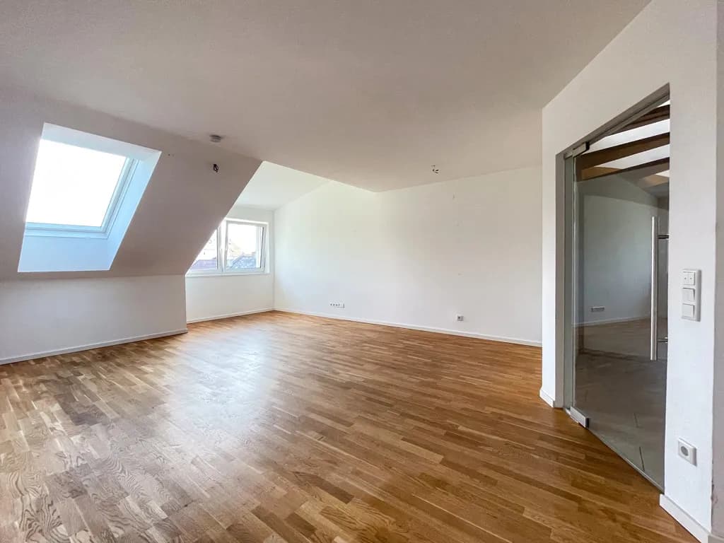 Eferding: Dachgeschosswohnung mit Garten in bester Zentrumslage! - Bild 1