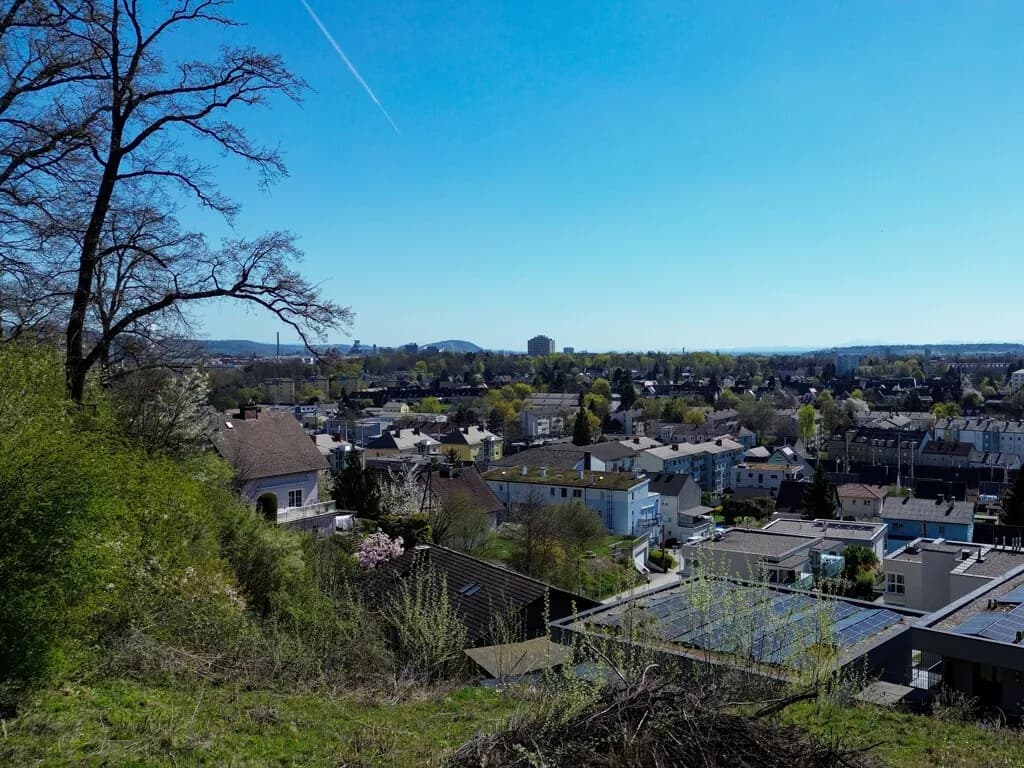 Einzigartige Hanglage. Atemberaubender Fernblick. Ihr zukünftiges Refugium in Leonding auf 2127 m² - Bild 1