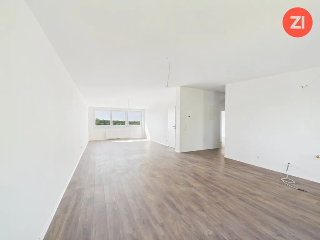 Generalsanierte Wohnung in BahnhofsnĂ€he mit Balkon und AuĂenstellplĂ€tzen