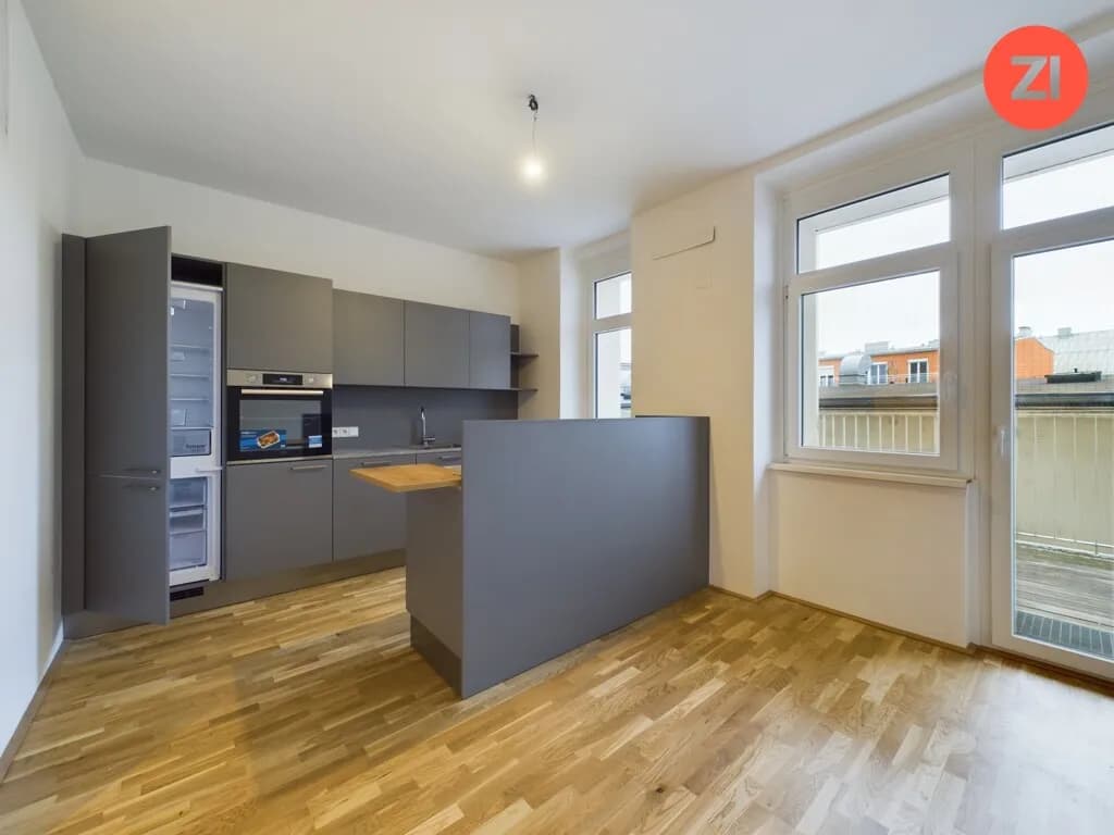 Schöne renovierte 3- Zimmer Wohnung mit Balkon