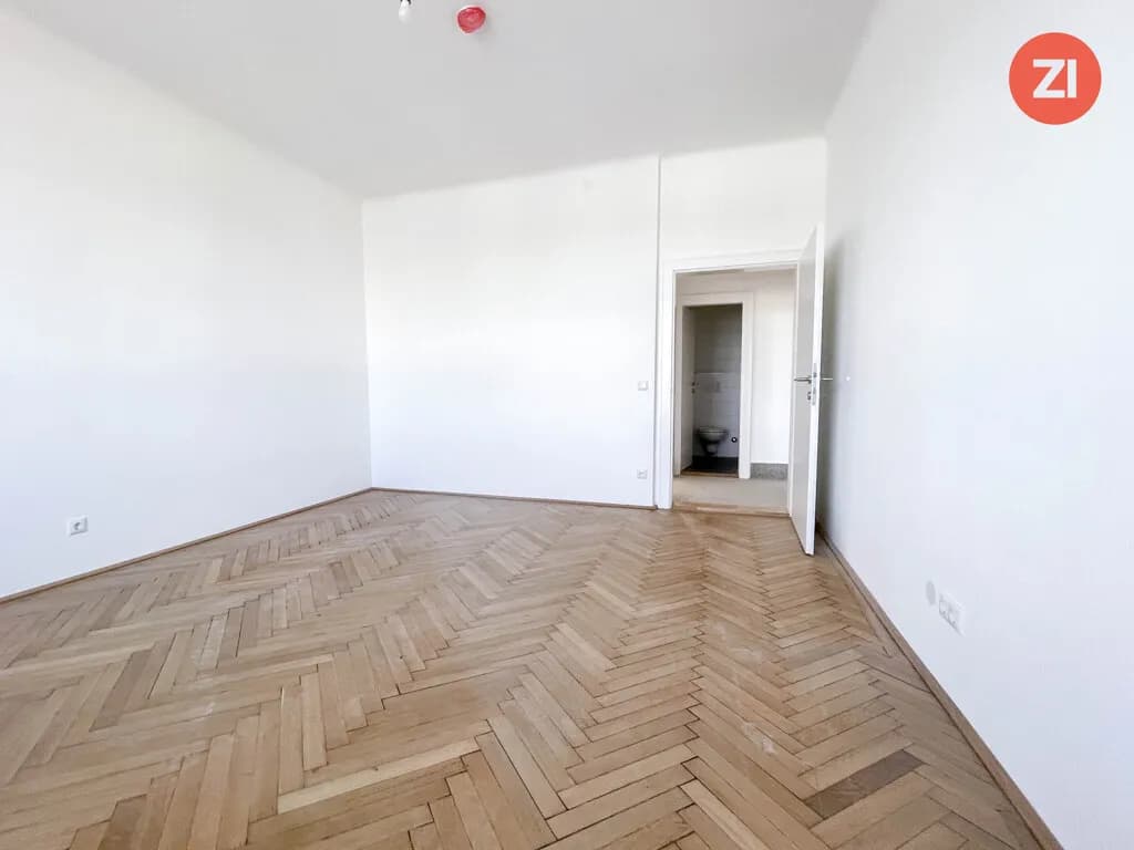 Renovierte 3- Zimmer Wohnung mit Balkon in den Innenhof