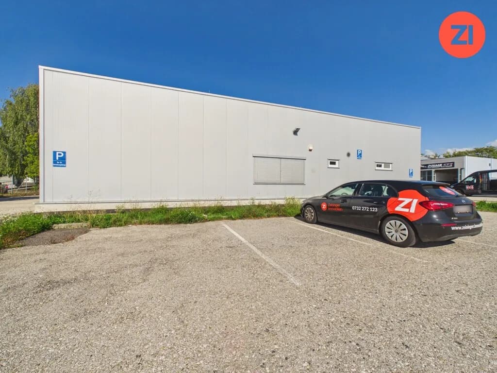 Vielseitige Gewerbeimmobilie mit großzügigem Grundstück und 42 Stellplätzen in Leonding