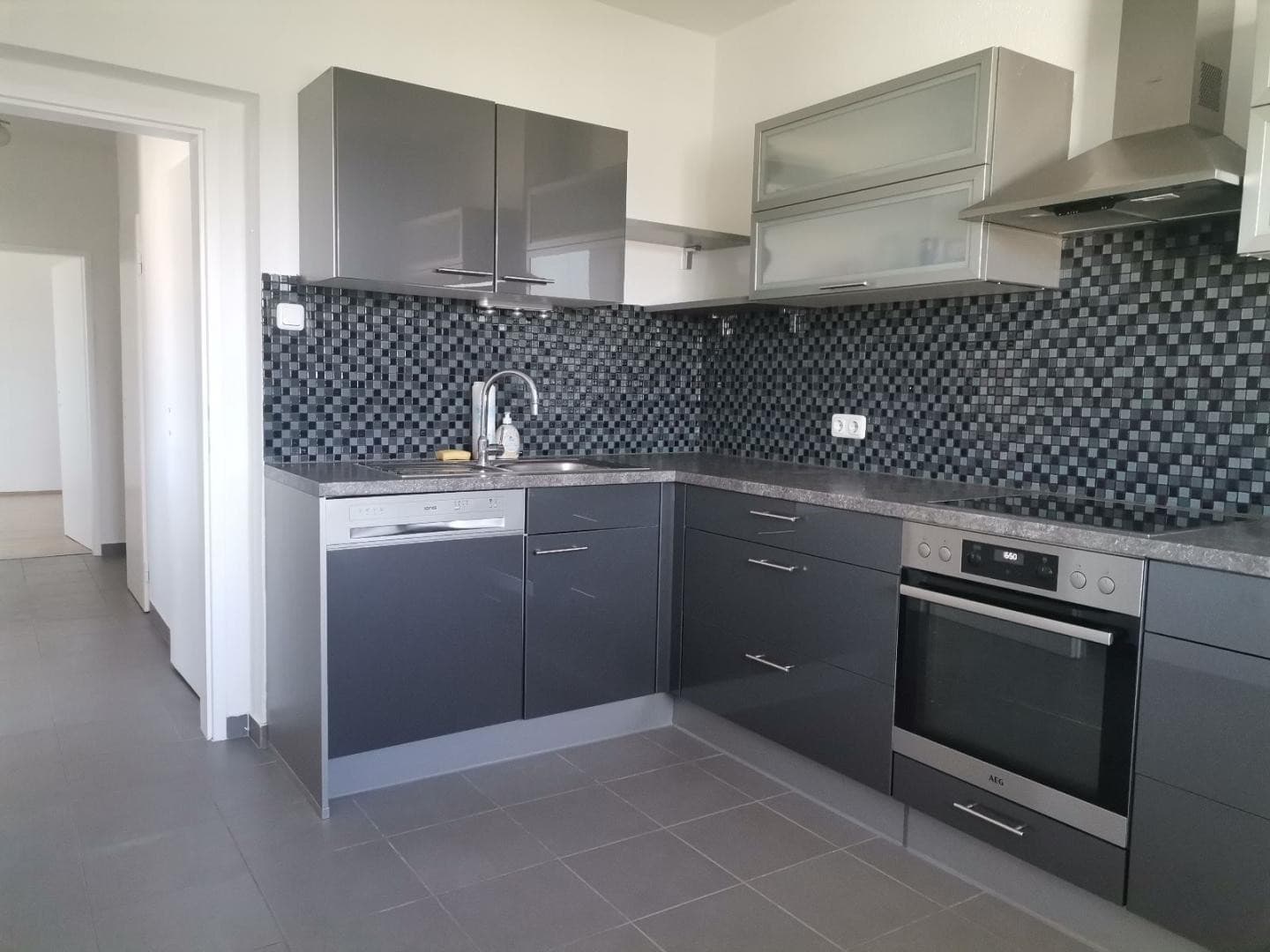 !!! NEUER PREIS !!! Renovierte Wohnung mit Loggia Kremplstrasse 1 - TOP 100 - Bild 1
