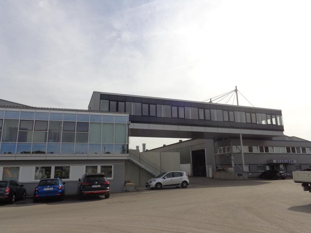 Große Halle mit mit 1272 m² plus 360 m² Büro im Gewerbepark Primetzhofer - Bild 1