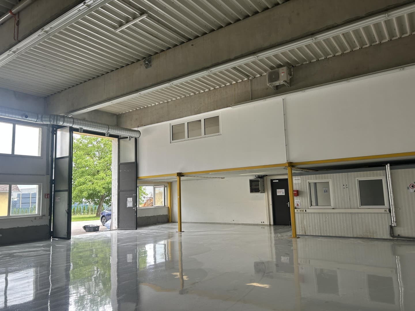 Halle und Büro-auch getrennt mietbar, M Widmung 383 m2 Halle, 330 m2 Büro - Bild 1
