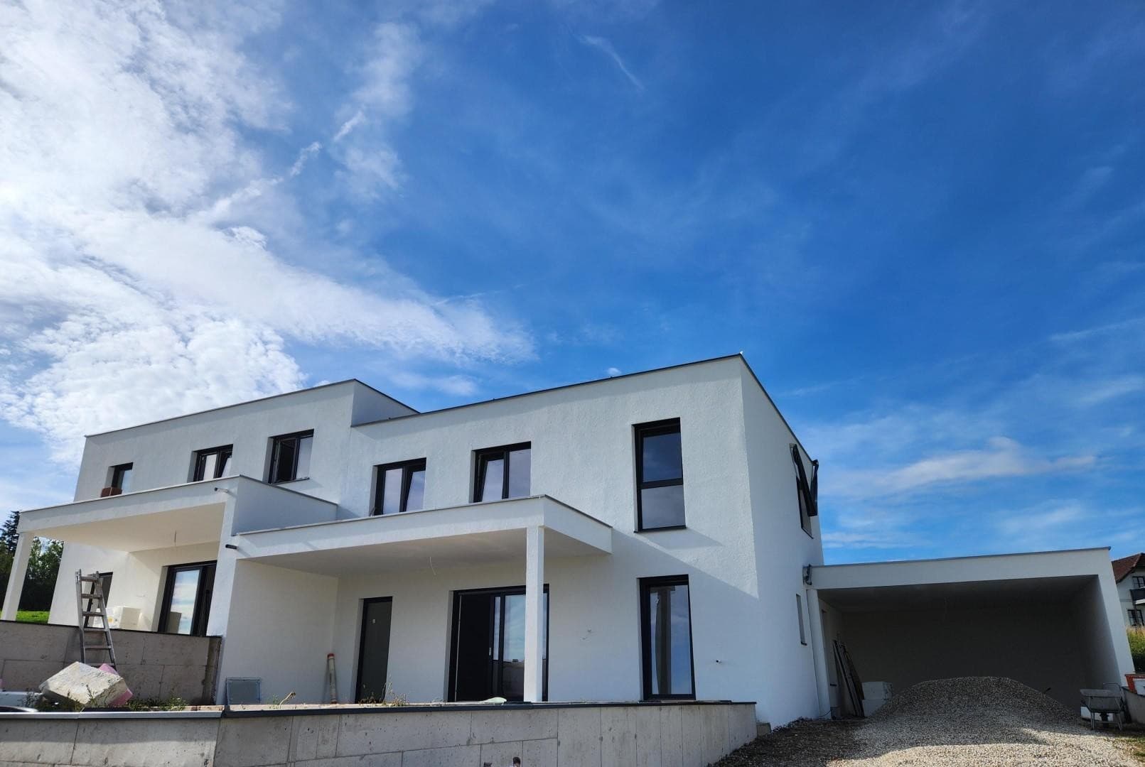 Moderne Doppelhaushälfte mit Pool in Gerling!