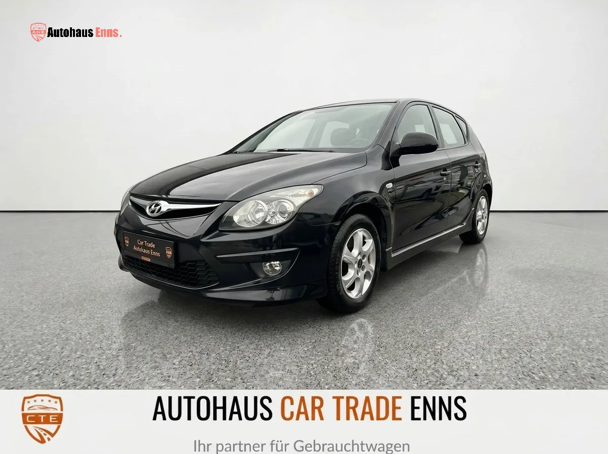 Hyundai Klimaautomatik / Alufelgen / Lederlenkrad / Multifunktionslenkrad / Dachrelinge - Bild 1