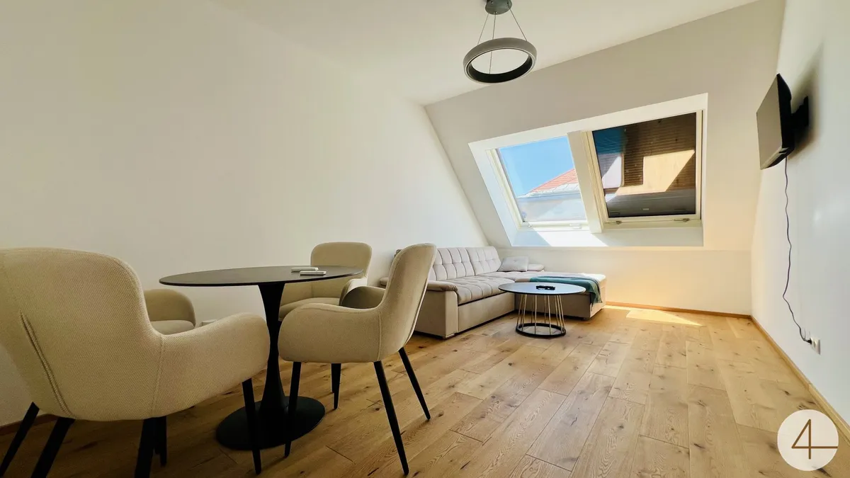 Erstbezug - 500m zur U3 - 2-Zimmer-Dachgeschosswohnung - Seitenstraße Ruhelage - Klimaanlage - Bild 1