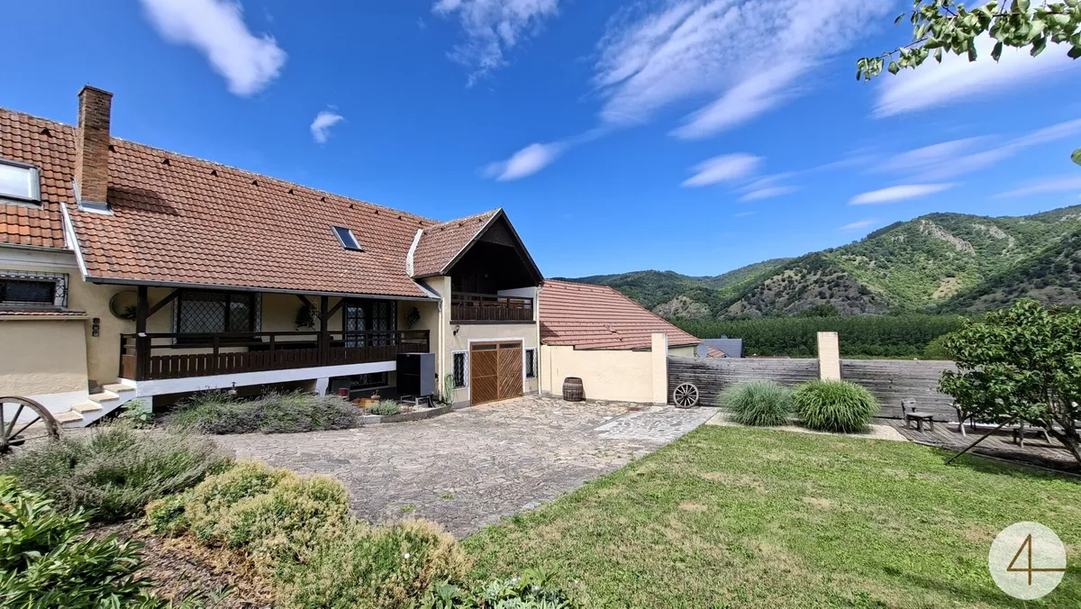 Mehrfamilienhaus in der Wachau mit direktem Blick auf Donau und DĂŒrnstein - Bild 1