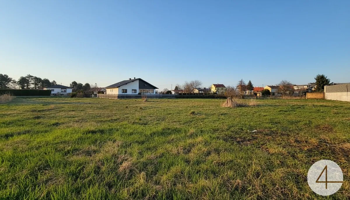Sonniges Baugrundstück in Schönkirchen-Reyersdorf - Bild 1