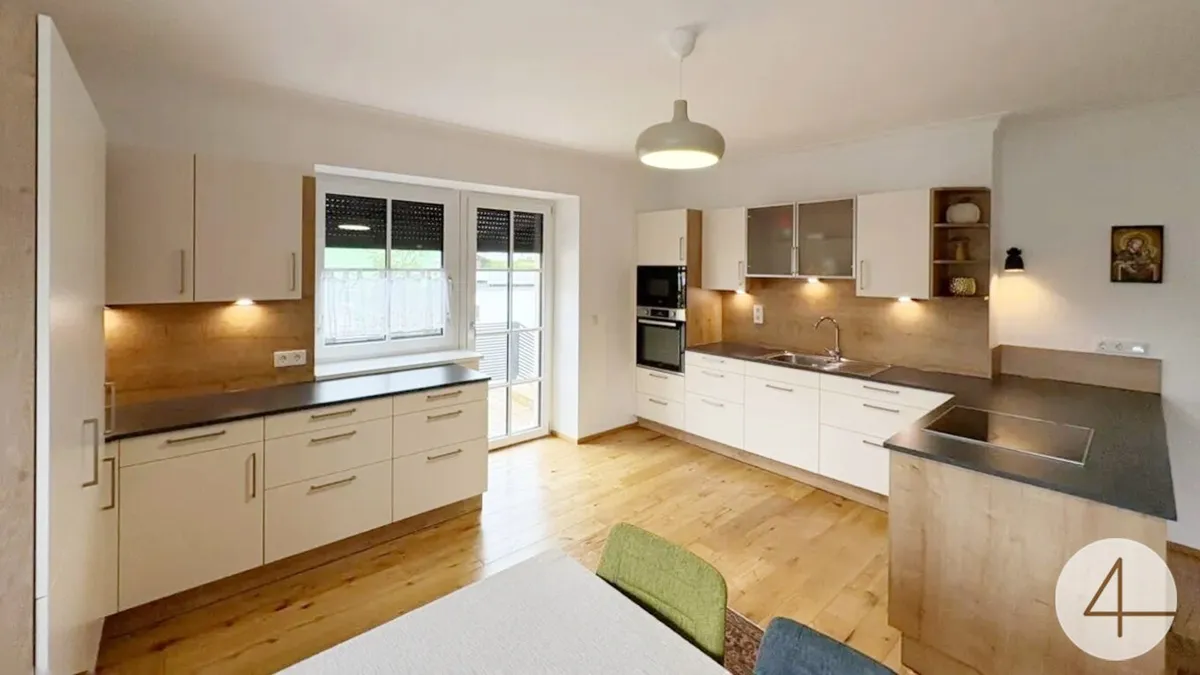 Großzügige Terrasse und Lift direkt in die Wohnung! - Bild 1