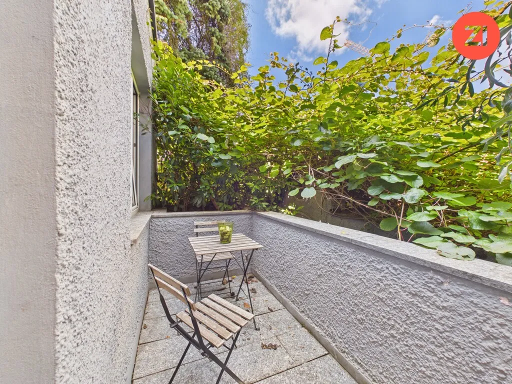 Charmante 2 Zimmer Altbauwohnung mit ruhigem Innenhof-Balkon