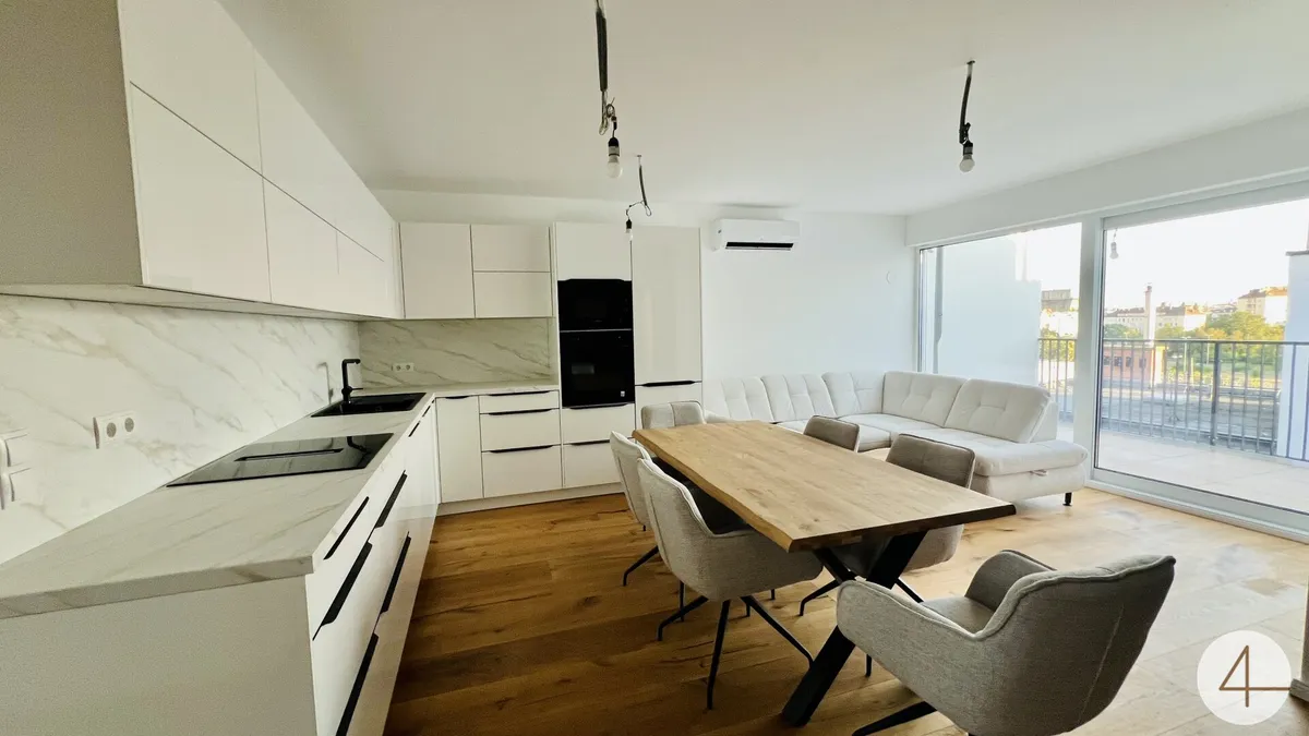 Erstbezug · U6 in Gehweite · 3-Zimmer-Dachgeschosswohnung · teilmöbliert · Terrasse mit Stadt- & Fernblick · Klimaanlage