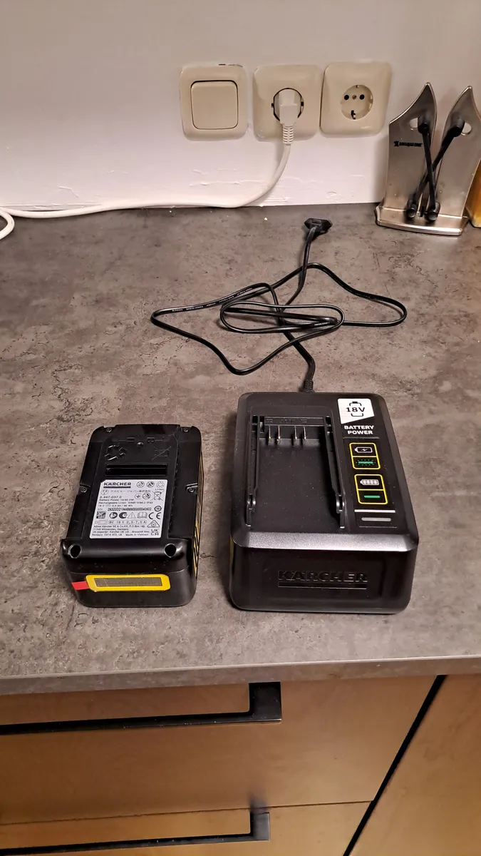 Verkaufe ab sofort Kärcher SE 3-18 Akku - Waschsauger mit Ladestation - Bild 1