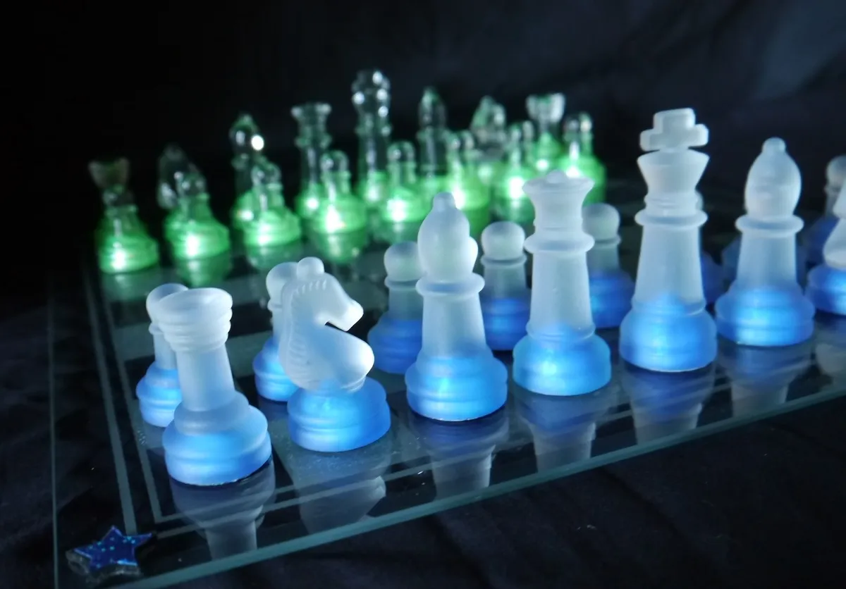 XL Star Deluxe Schachspiel Schachfiguren Design + Schachbrett aus Glas - Bild 1