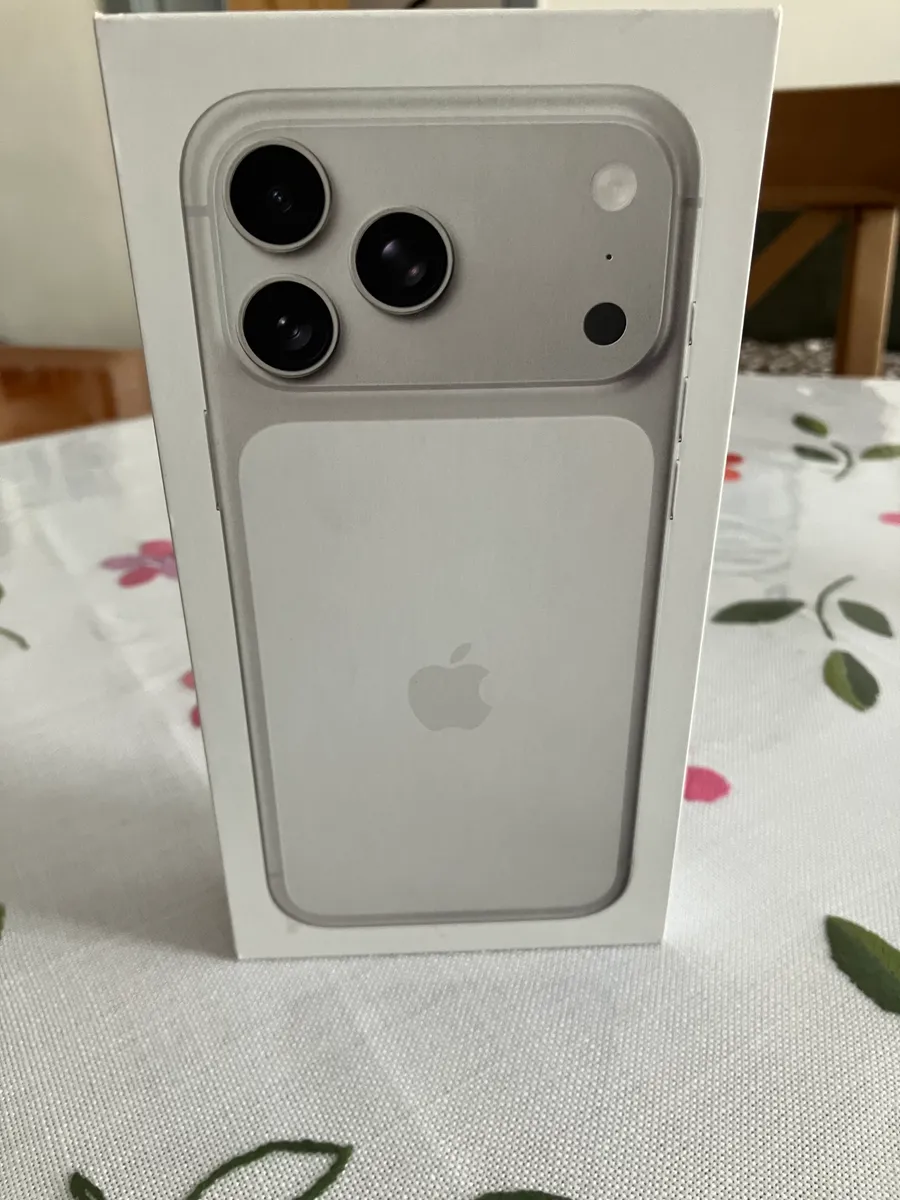 Apple iPhone 17 Pro Max 512 GB: 6,9" Display mit ProMotion, A19 Pro Chip, beste Batterielaufzeit, die es je in einem iPhone gab, Pro Fusion Kamera-System, Center Stage Frontkamera; Silber - Bild 1