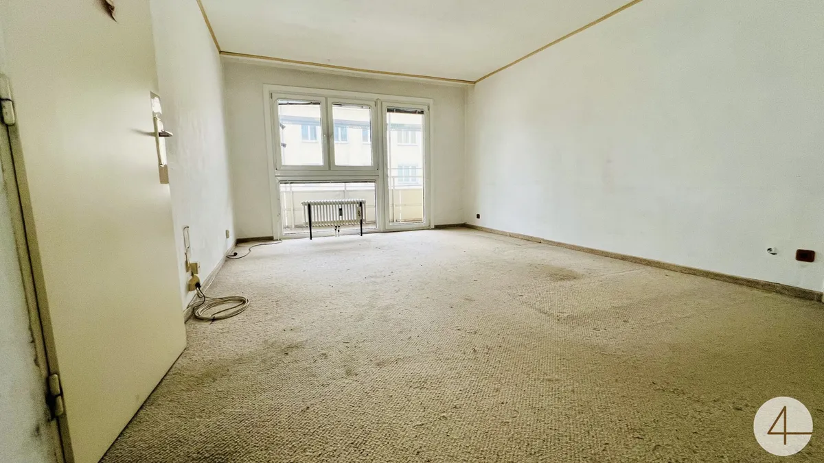 Sanierungsbedürftig light - Frühstückssonne auf der Loggia - Grüner Weitblick - Ruhelage - gute Raumaufteilung - Top Infrastruktur - Bild 1
