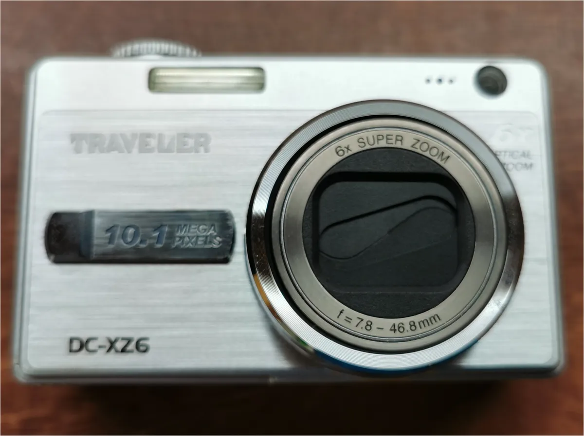 TRAVELER DX-XZ6 Digitalkamera - Bild 1