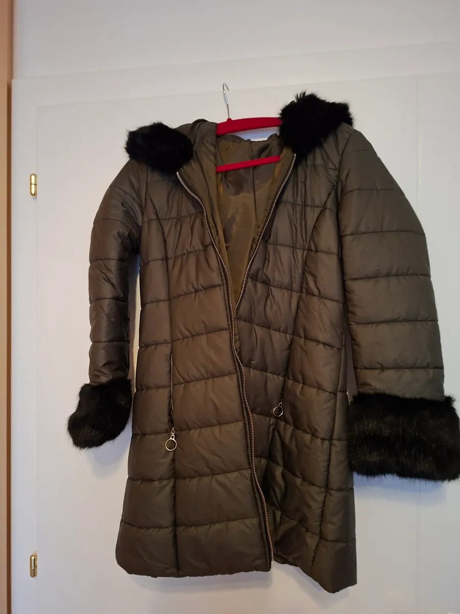 Neuer Winterjacke Olivgrün mit Kunstfell - Gr. 38 (klein geschnitten!) - Bild 1
