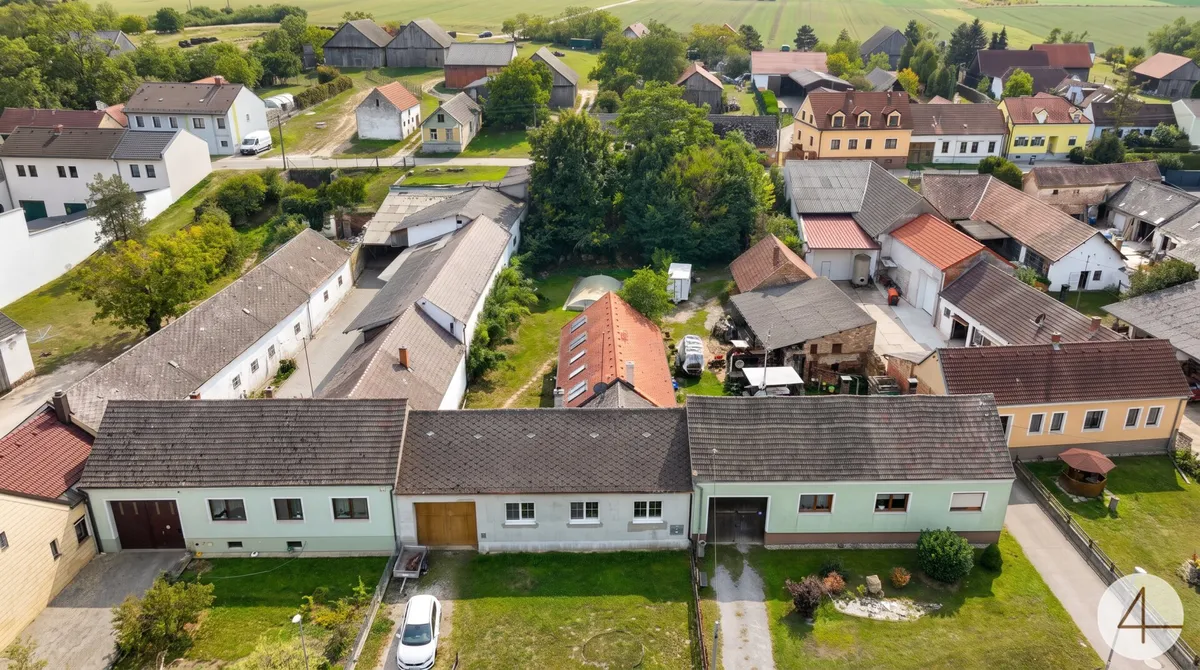 Großzügiges Einfamilienhaus mit überdachtem Pool und traumhaftem Garten in Loidesthal! 1284m2 Grundstück - Bild 1