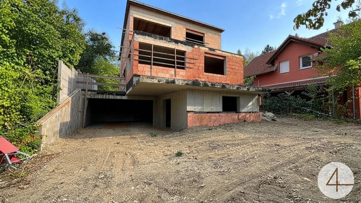 Stadtvilla mit parkartigen Garten - 1953m² Grundstücksfläche - direkt am Bisamberg - privat Zugang zum Wald - Grünblick - Ruhelage - Bild 1