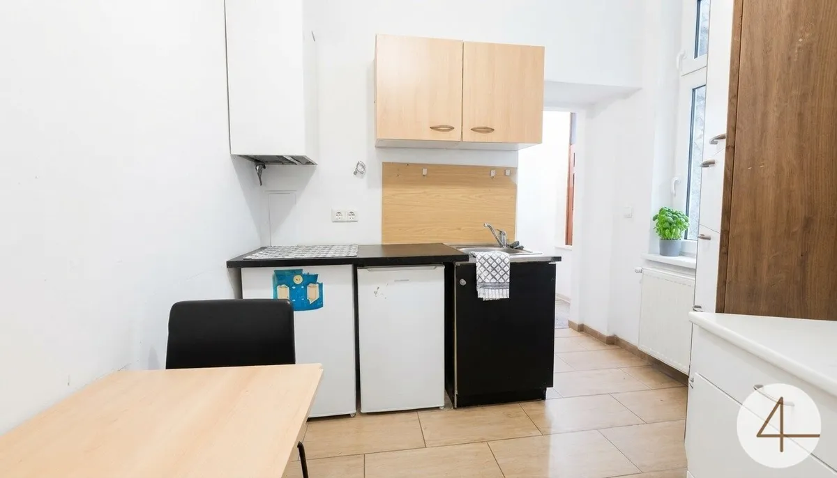 Provisionsfrei - 190m zur S-Bahn - 500m zur U3 - Starterwohnung im 2. Stock - ruhige Seitenstraße - gute Anbindung